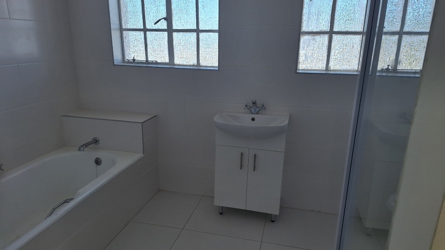 To Let 4 Bedroom Property for Rent in Lovemore Heights Estate Eastern Cape